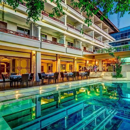 Kuta One Party Hotel Екстер'єр фото