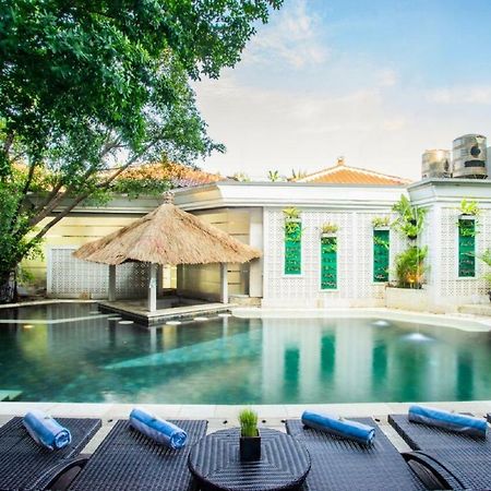Kuta One Party Hotel Екстер'єр фото