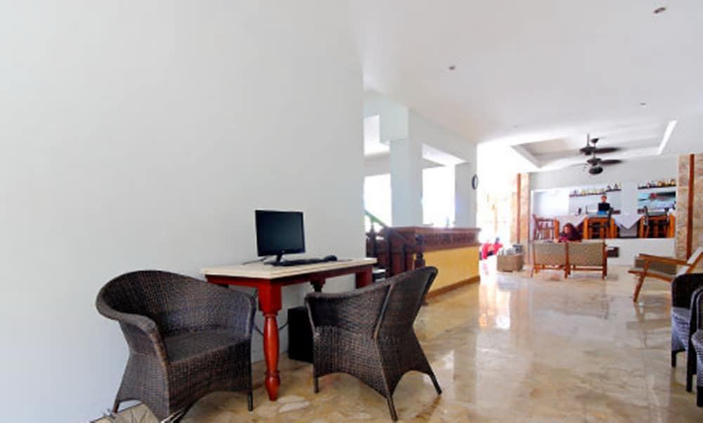 Kuta One Party Hotel Екстер'єр фото