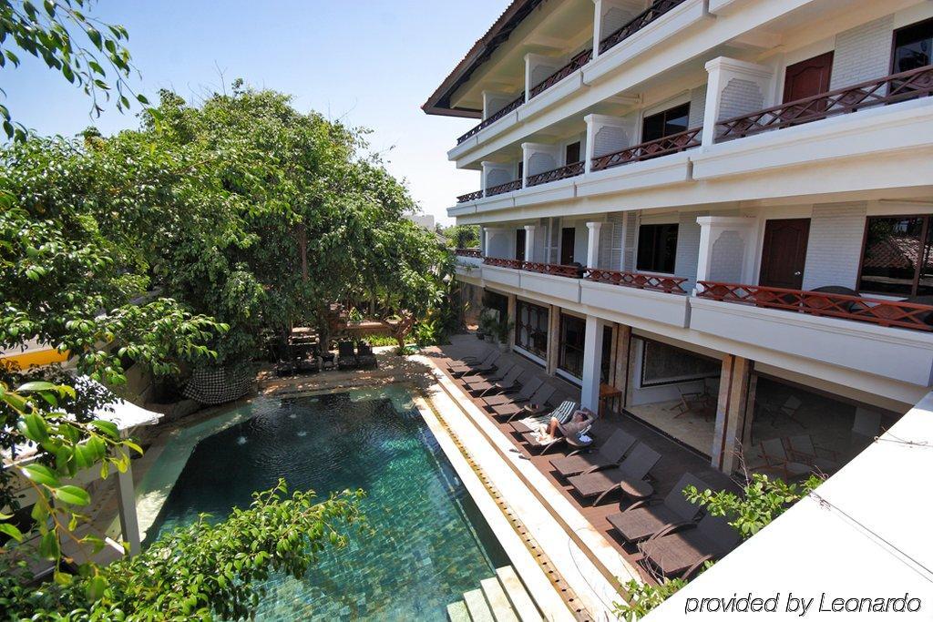 Kuta One Party Hotel Екстер'єр фото