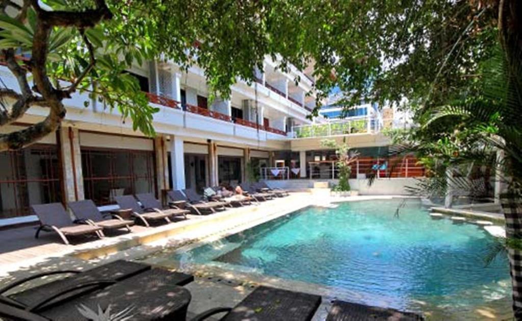 Kuta One Party Hotel Екстер'єр фото