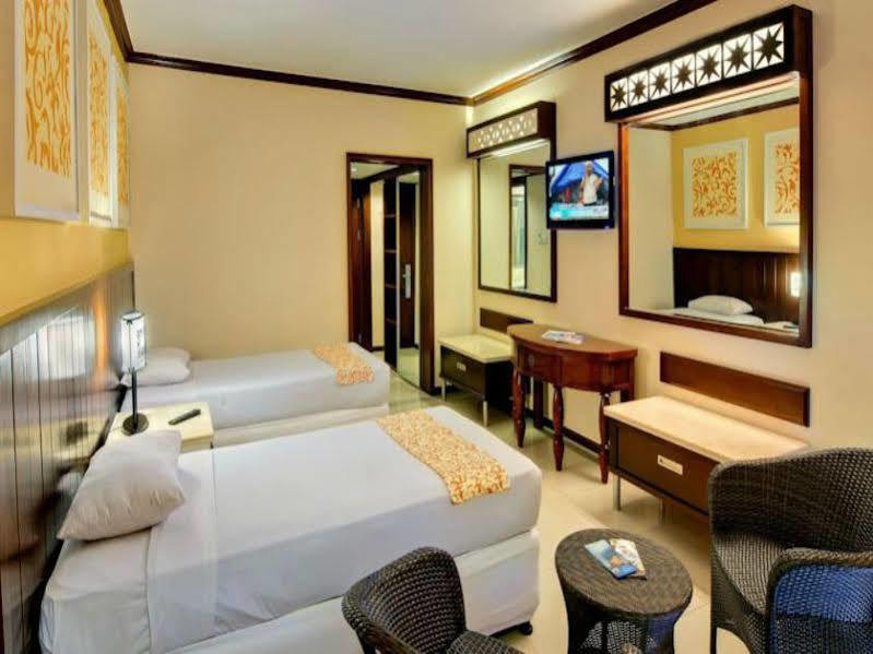 Kuta One Party Hotel Екстер'єр фото