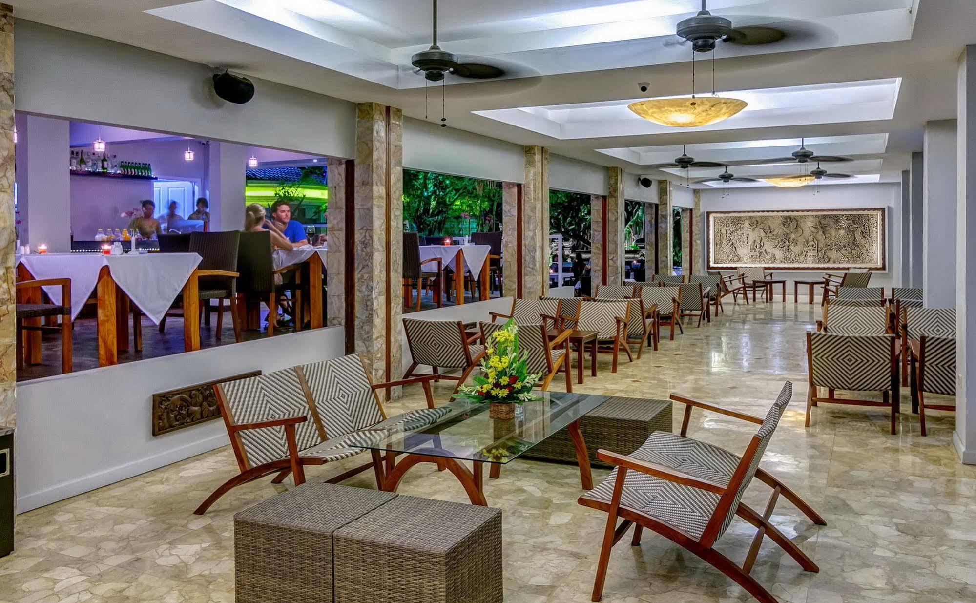 Kuta One Party Hotel Екстер'єр фото