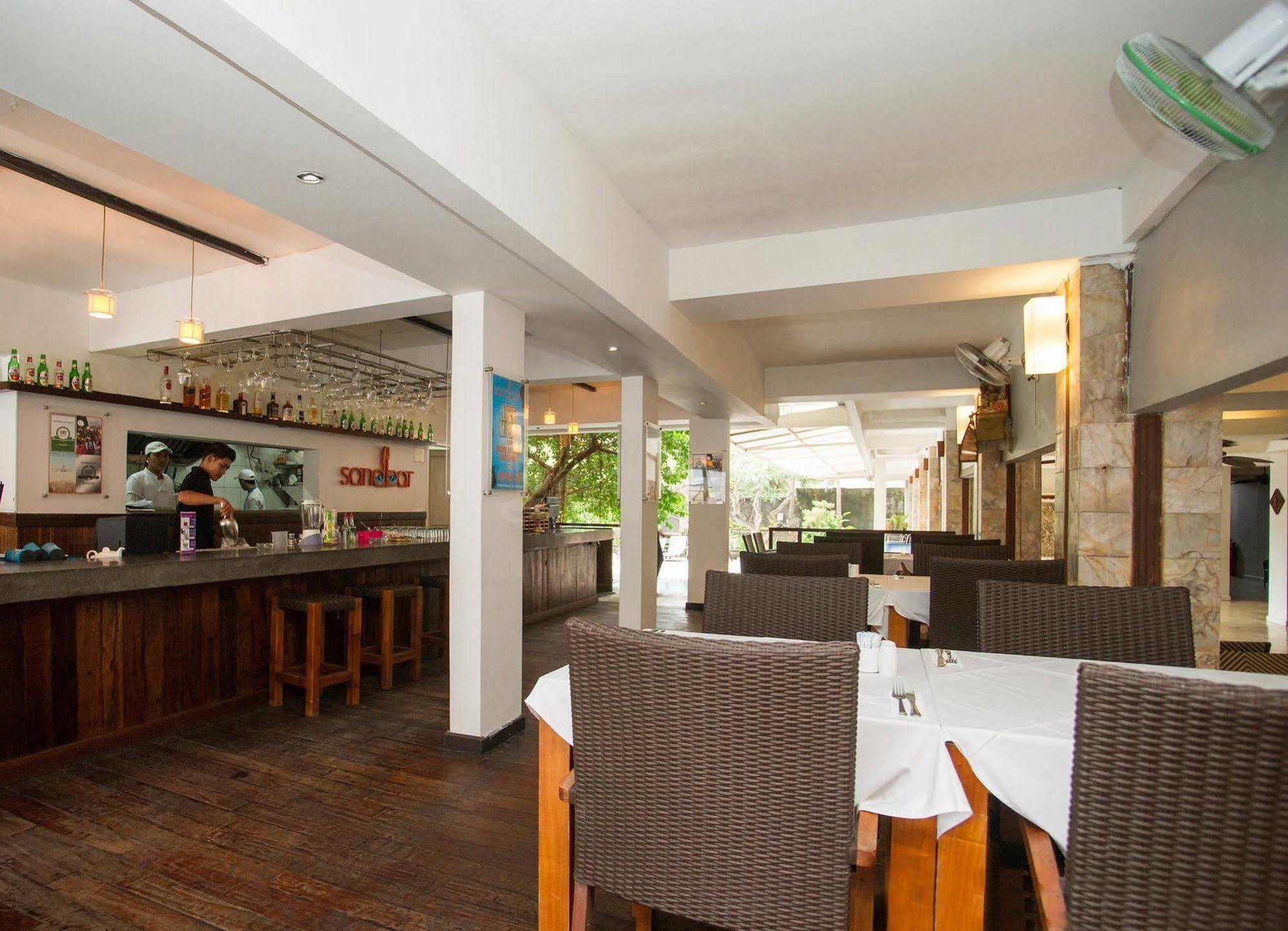 Kuta One Party Hotel Екстер'єр фото