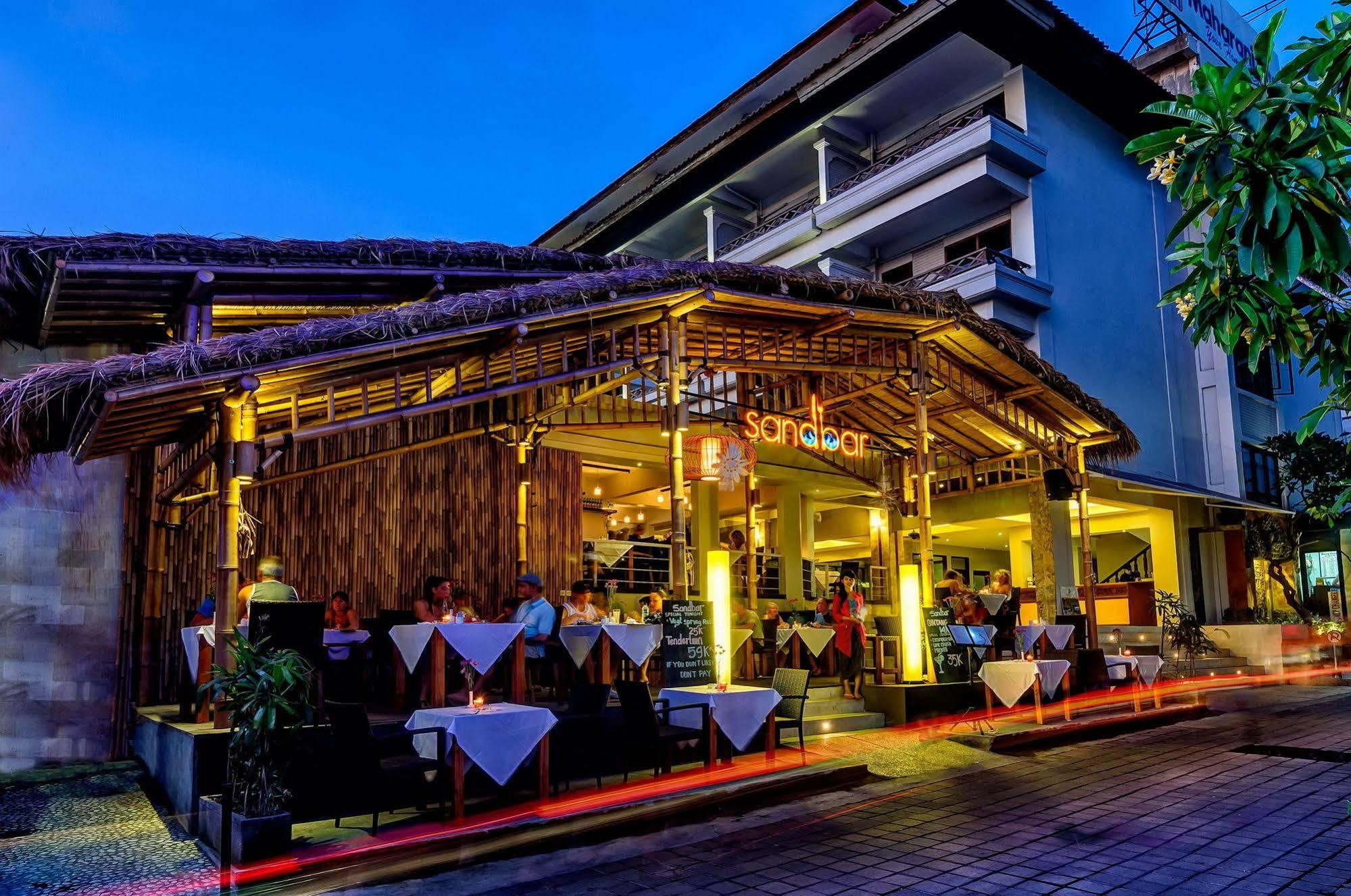 Kuta One Party Hotel Екстер'єр фото