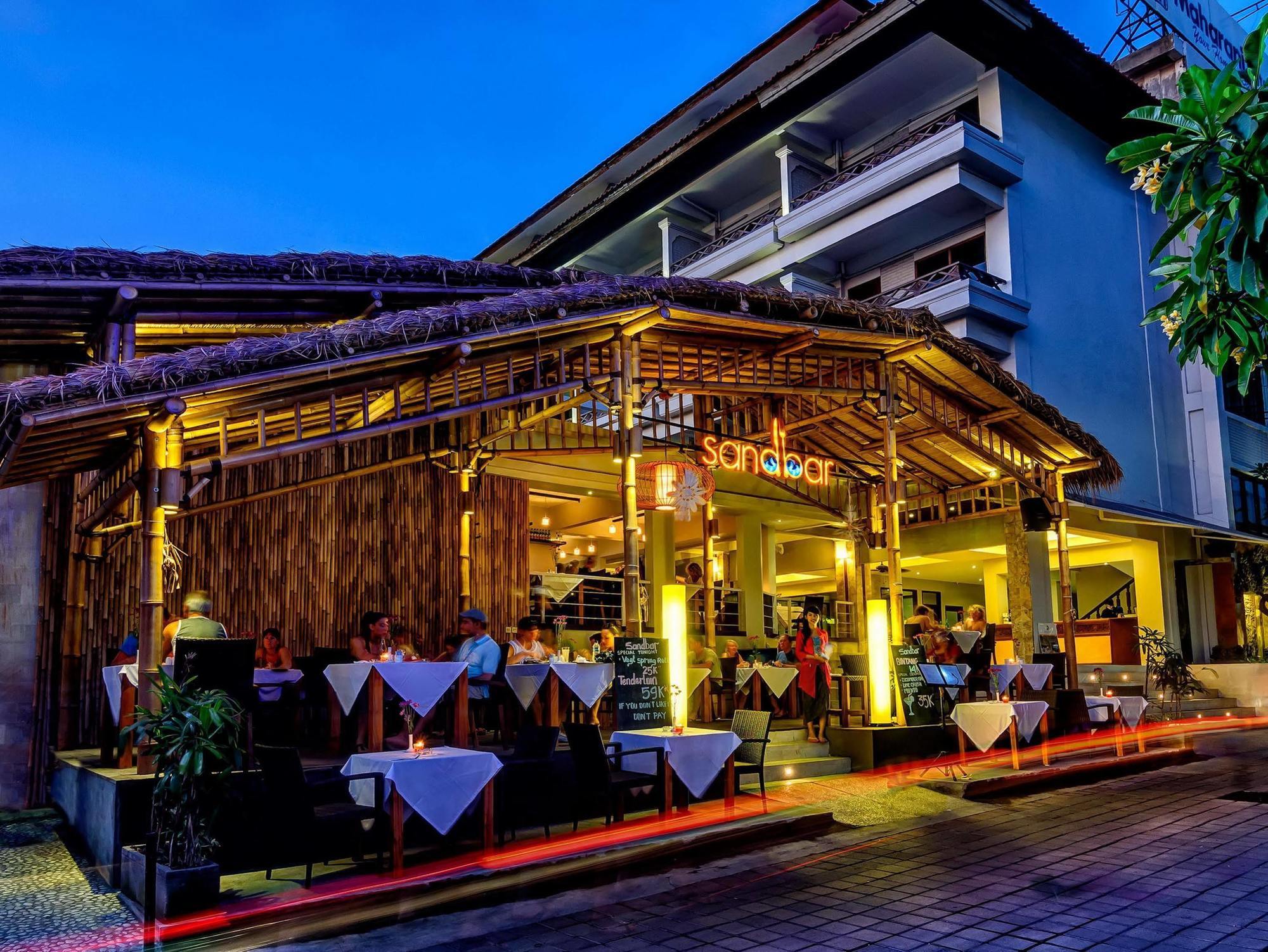 Kuta One Party Hotel Екстер'єр фото