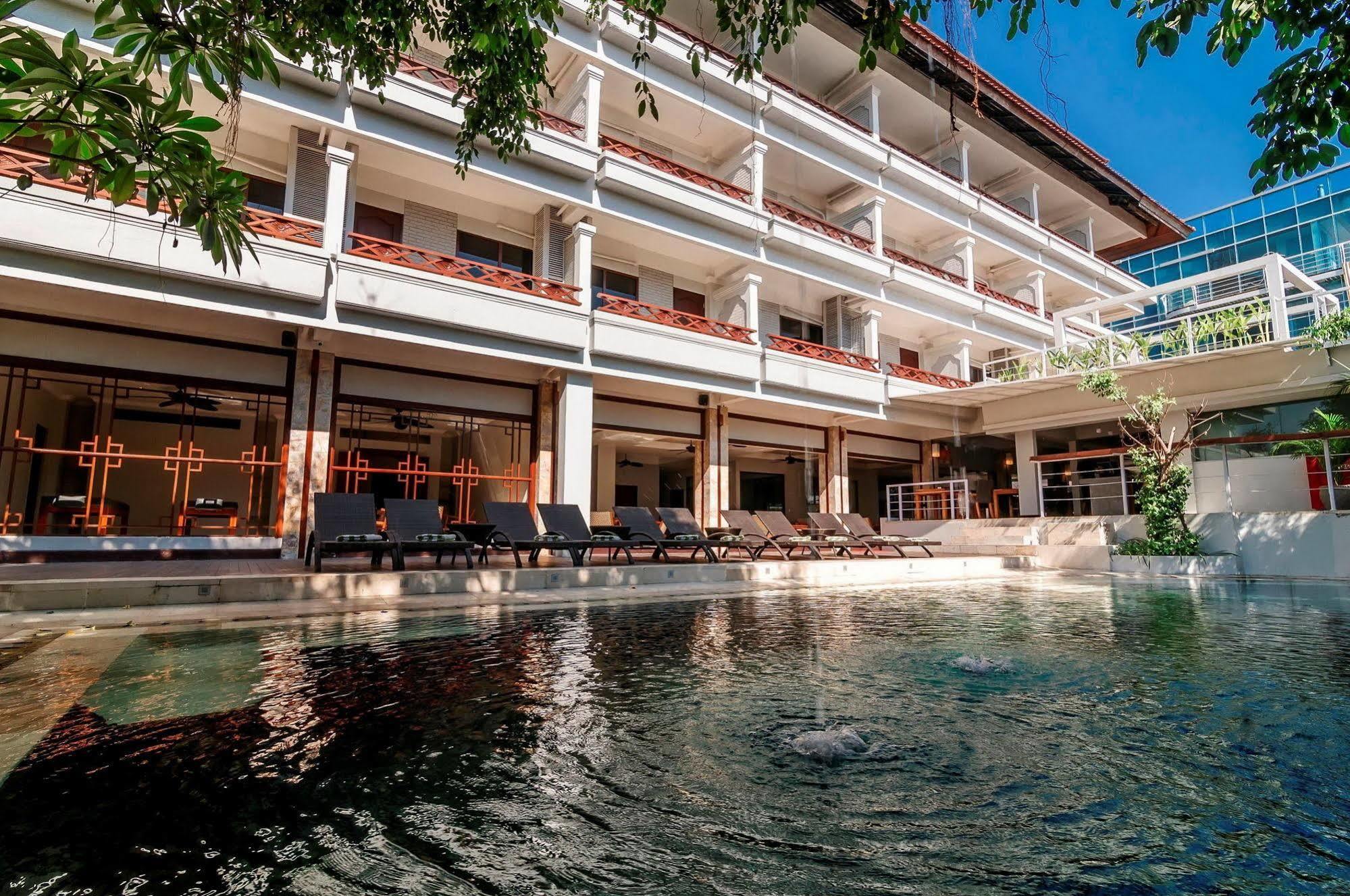 Kuta One Party Hotel Екстер'єр фото