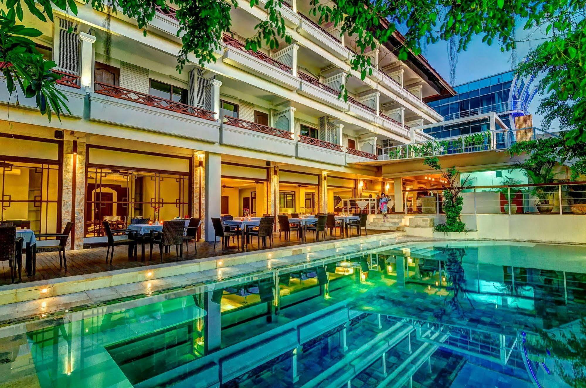 Kuta One Party Hotel Екстер'єр фото