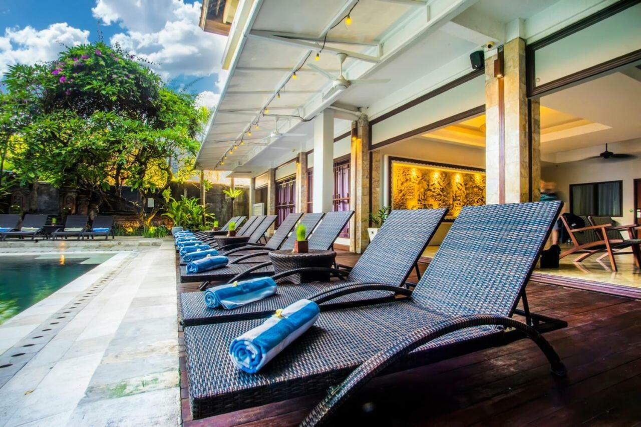 Kuta One Party Hotel Екстер'єр фото