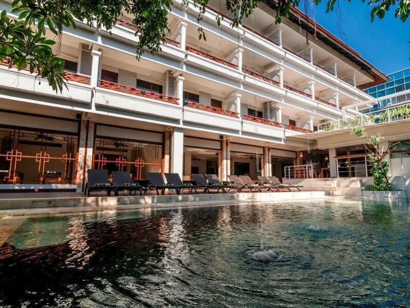 Kuta One Party Hotel Екстер'єр фото